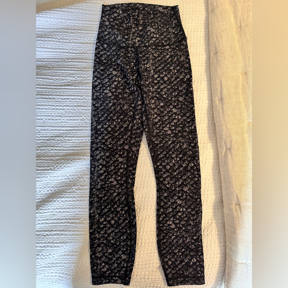 Black Patterned High-Waisted Leggings
Lululemon nulux fabric 
Size 4